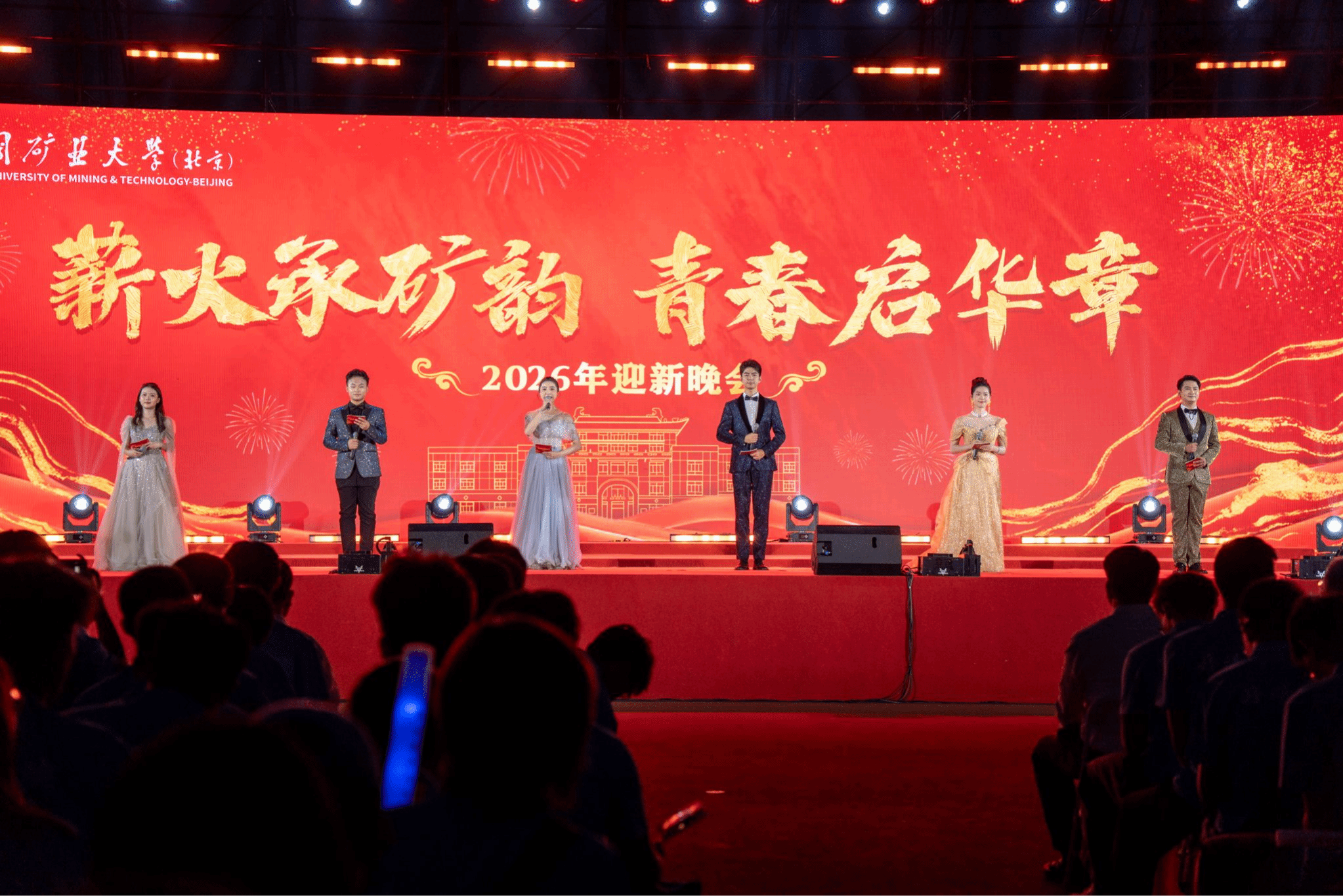 校园一角景观,绿化带与建筑和谐相融